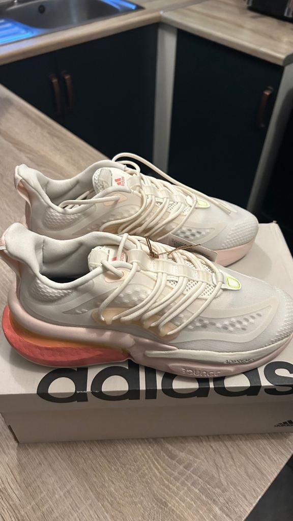 Adidas Alphaboost V1 Trainers – UK Size 7 brand new 