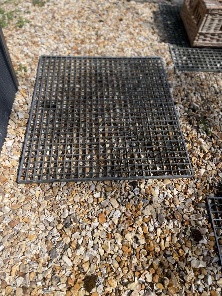 Galvanised floor grids