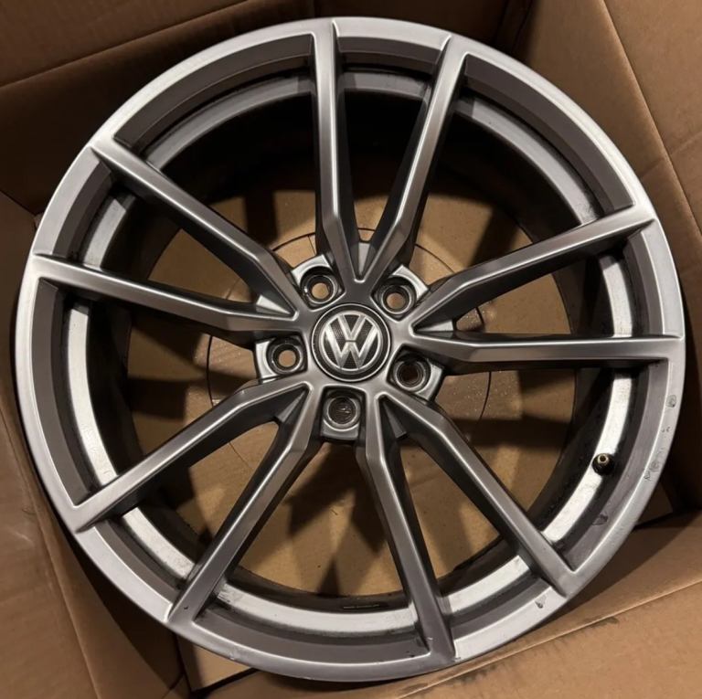 GENUINE VW VOLKSWAGEN GOLF R TCR MK7 19” PRETORIA ALLOY WHEEL