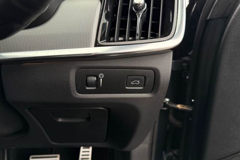 2019 Volvo V90 2.0 T4 R DESIGN Pro 5dr Geartronic Estate PETROL Automatic