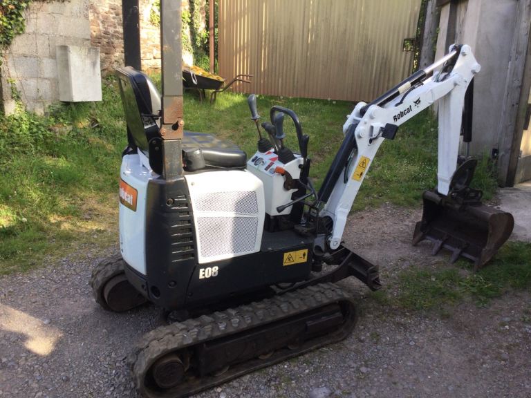 Bobcat e08 2010 (fits through a doorway) possible delivery 