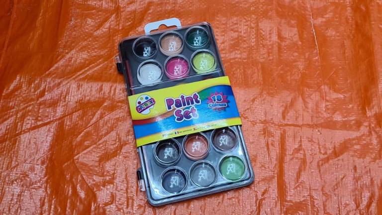Art box Paint Set - 18 Assorted Colours with Mixing Case 