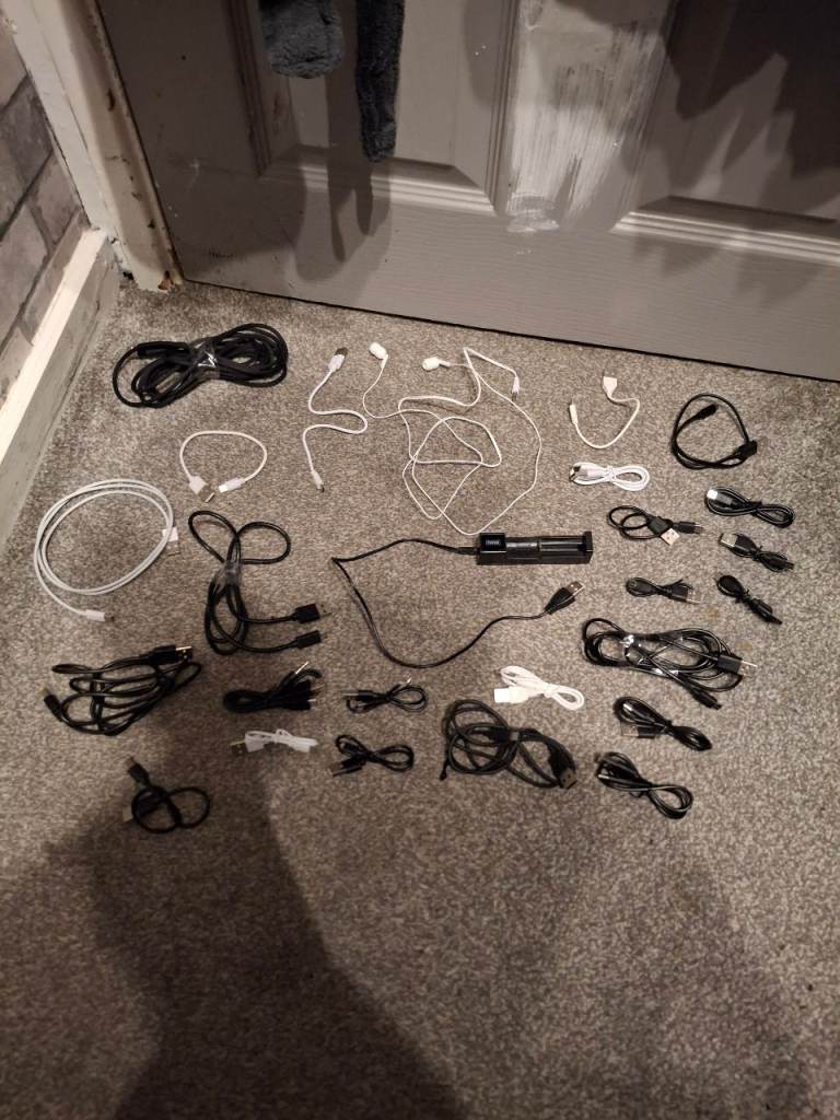 25x mixed charging cables bundle – usb, type-c, micro usb, aux – Job Lot