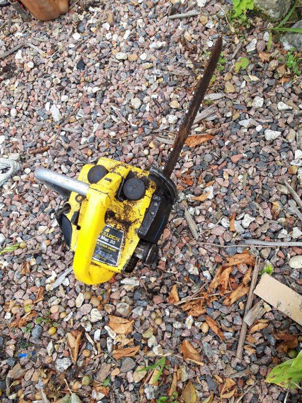 Ultra compact 70s petrol chainsaw McCulloch Mini Mac 30 restoration project 