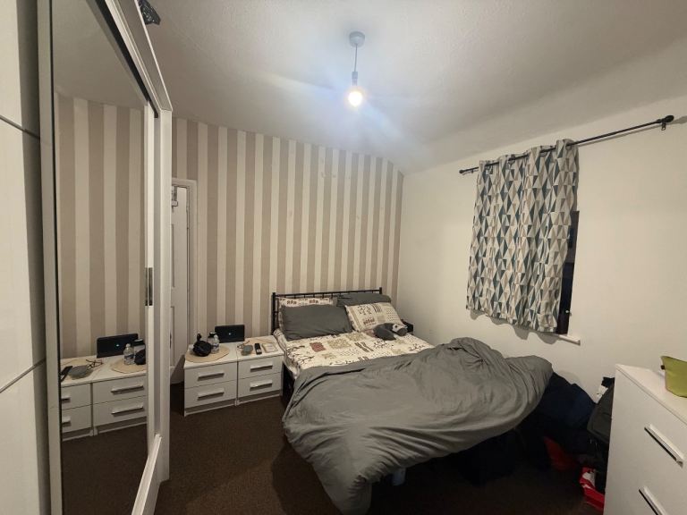 Double Room available for rent READY TO MOVE