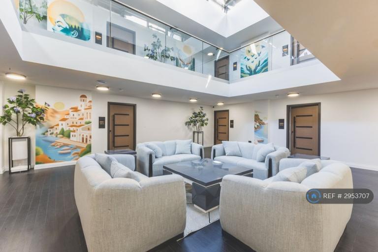 3 bedroom flat in Philpot Street, Whitechapel, E1 (3 bed) (#2953707)