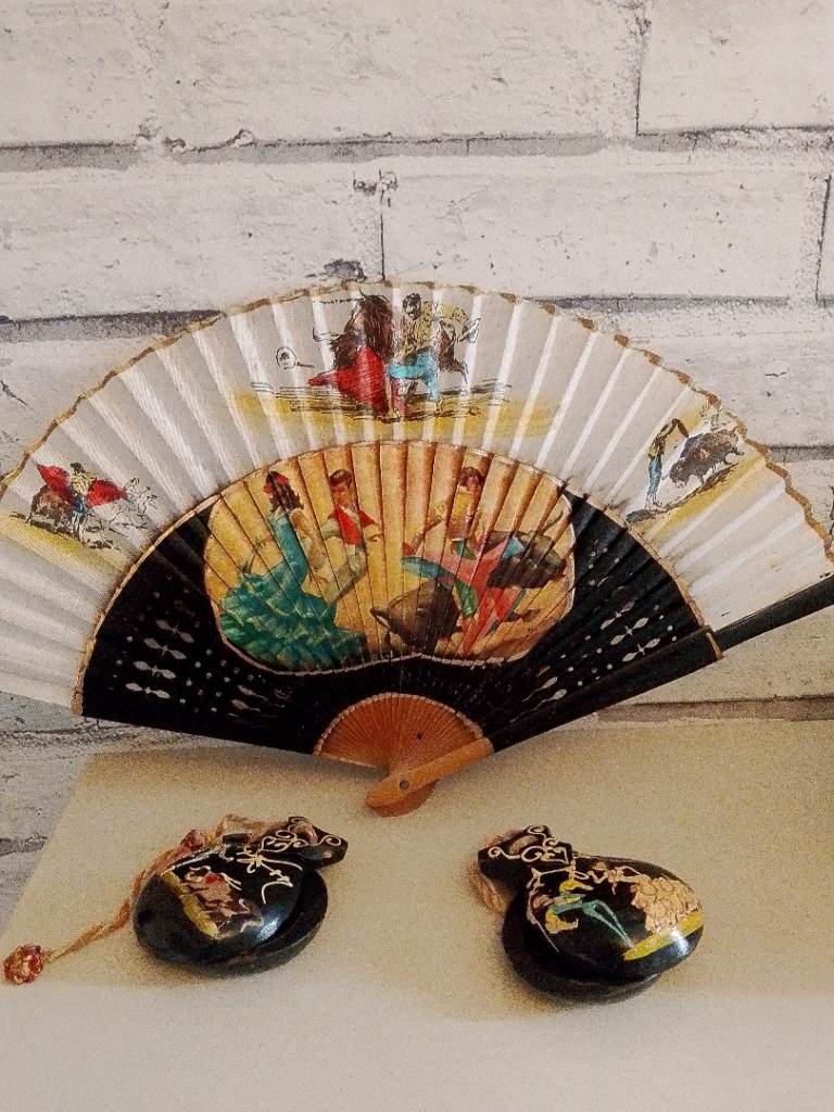 Spanish Fan and Castanets Set – Good Condition