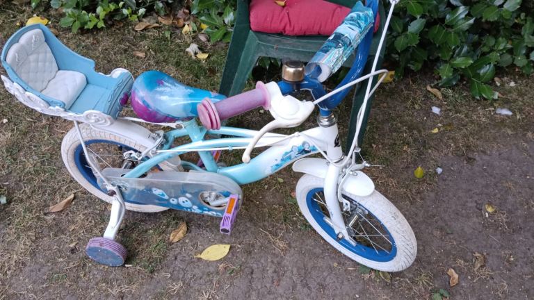 14 inch wheels Huffy Frozen girls bike 
