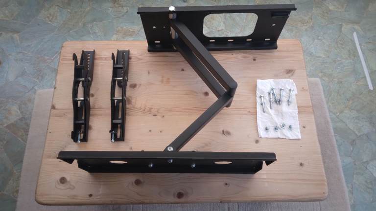 Heavy duty TV wall bracket