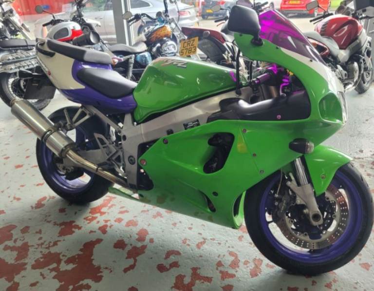 Sell or part exchange zx7r iconic sports bike with new tyres and long mot