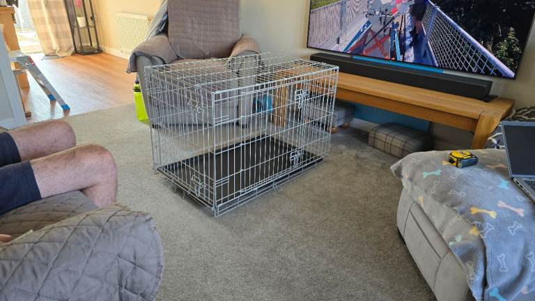 Medium dog crate