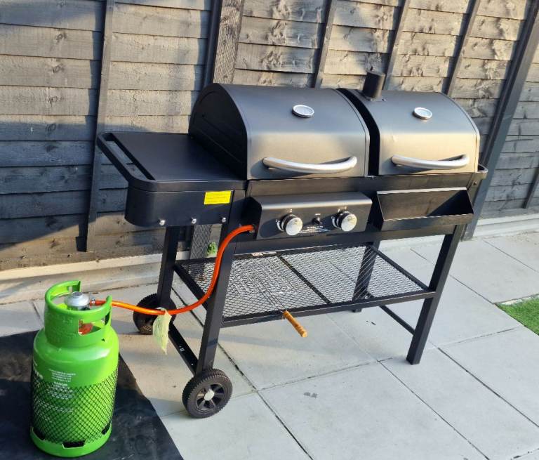 BBQ GAS & CHARCOAL COMBO SUMMER PARTY
