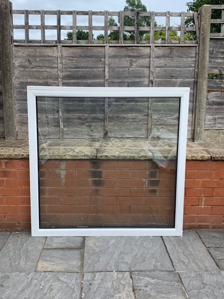 UPVC DOUBLE GLAZED FIXED WINDOW WITH CLEAR GLASS PANEL 122cm WIDE 120cm High