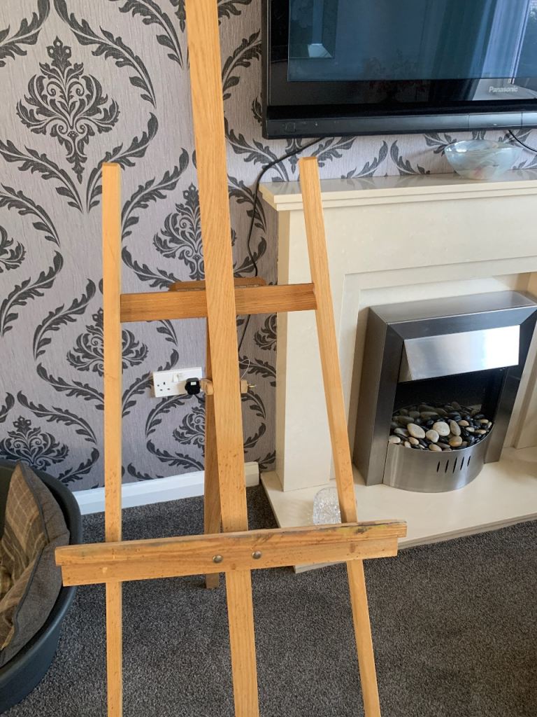 Wooden Artist Easel – Good Condition