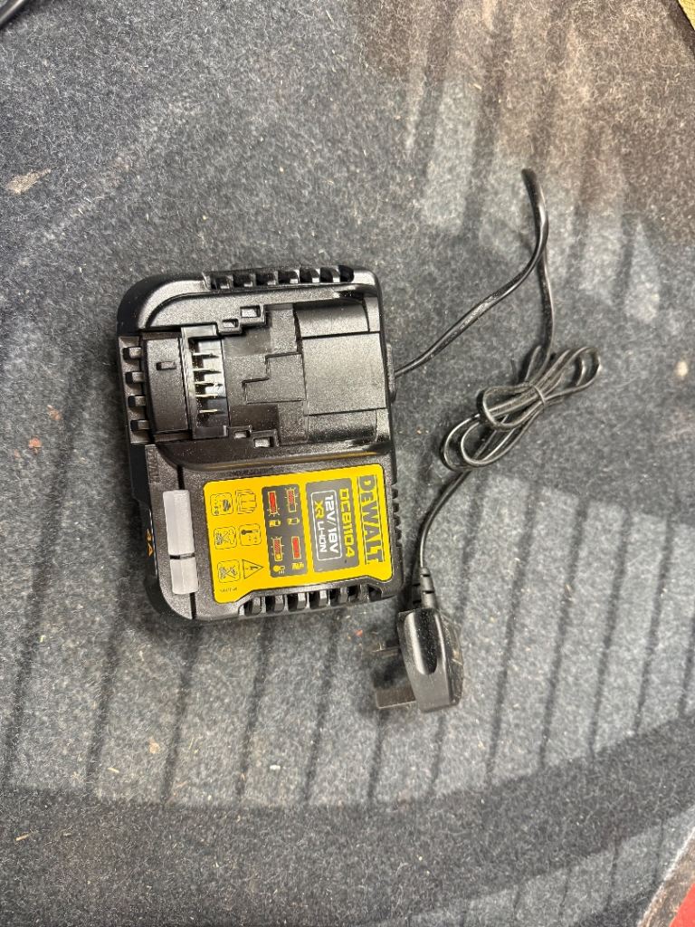 Dewalt DCB1104 XR 12v - 18v Charger