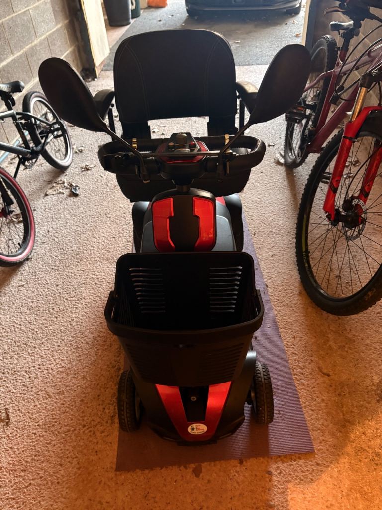 Electric mobility scooter 