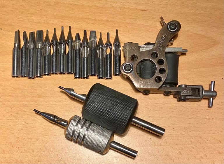 Genuine Micky Sharpz Iron Micro Dial Tattoo Machine and Tips