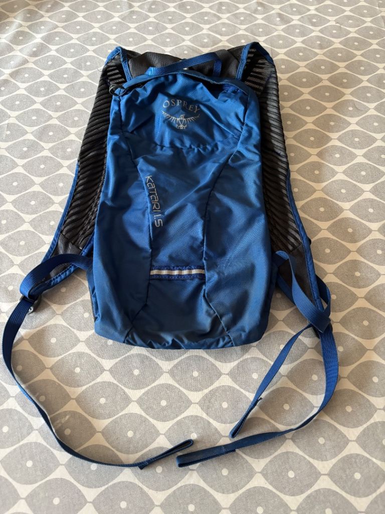Osprey Katari 1.5 Hydration Pack in Cobalt Blue.