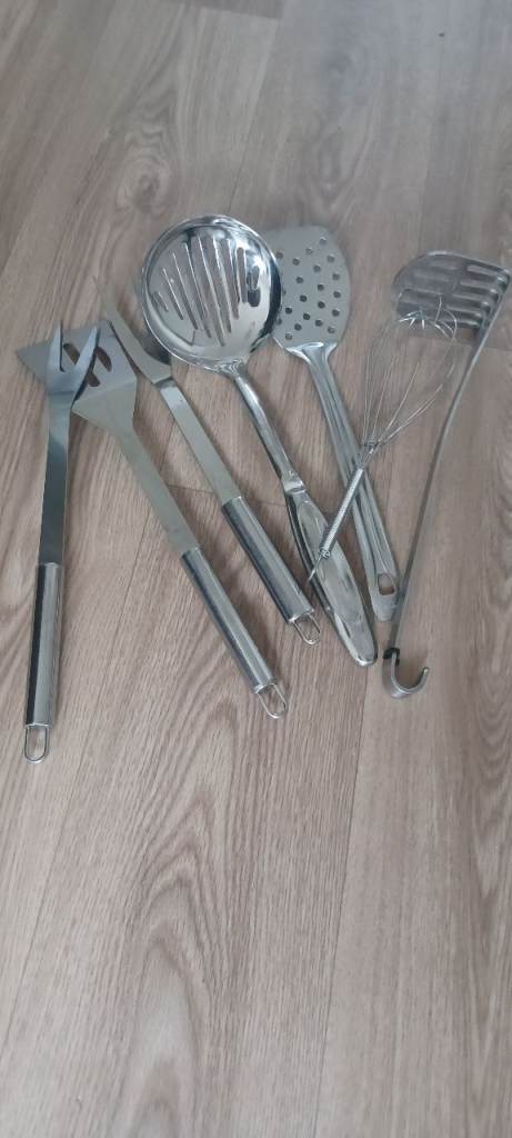Mixed set of kitchen utensils  Used but perfect condition   To collect NE10