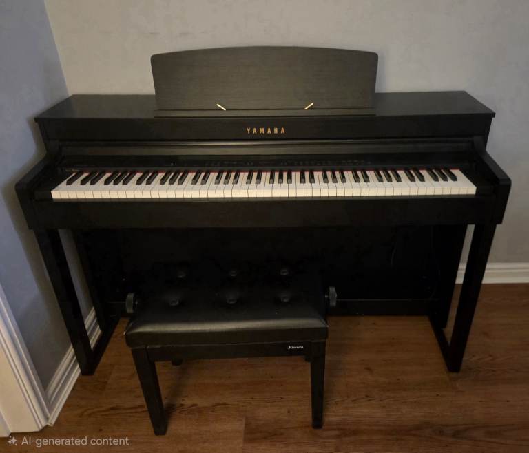Yamaha CLP470 Black - Immaculate
