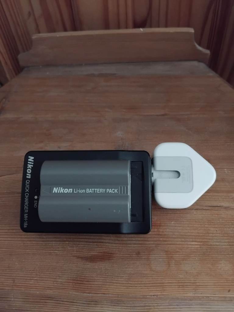 Nikon MH-18a Quick Battery Charger