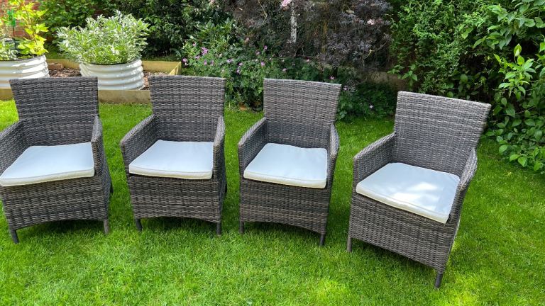Set of 4 Outdoor Chairs with Cushions 