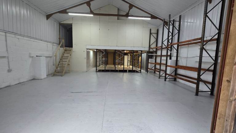 To Let – Warehouse Unit, Colnbrook, Slough