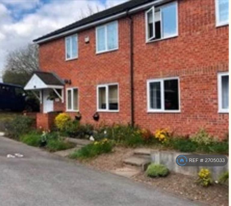 2 bedroom flat in Bourne Street, Dudley, DY2 (2 bed) (#2705033)