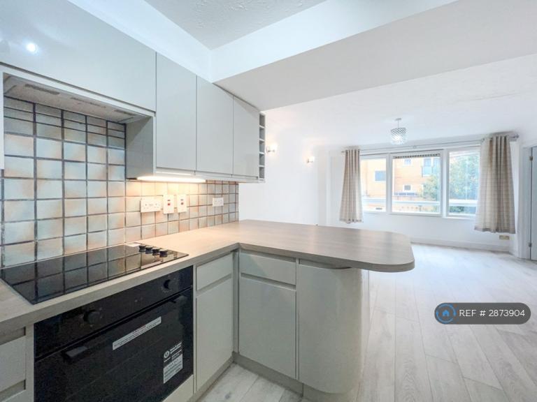 1 bedroom flat in Pennington Court, London, E1W (1 bed) (#2873904)