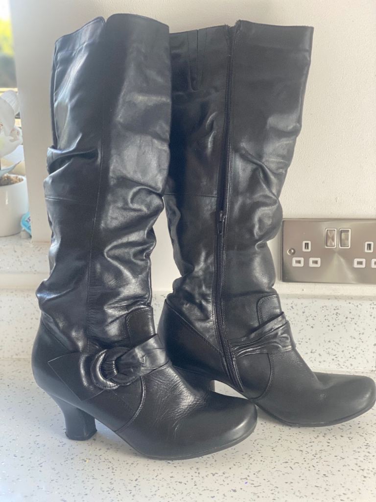 Ladies all leather Hush puppy boots 