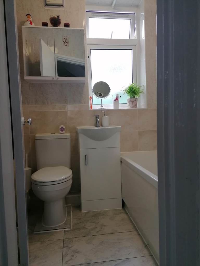 1 Double room to rent in with an Asian family for a female student or a female working professional