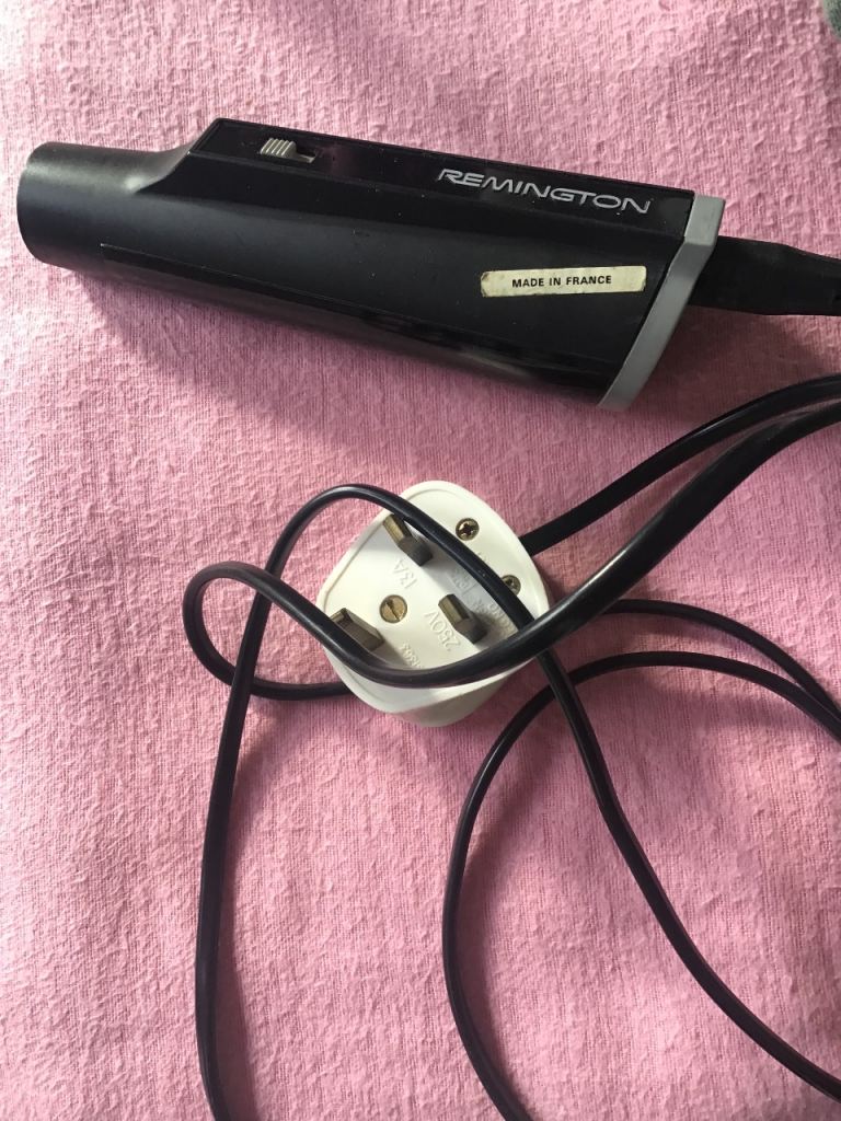 TRAVEL HAIRDRYER BY REMINGTON