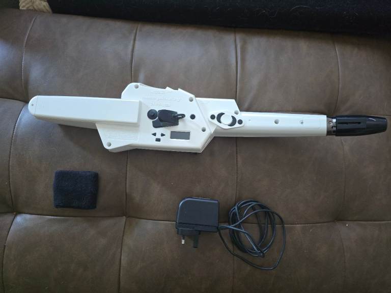 Roland Aerophone AE-10 Digital Wind Instrument - White (Good Condition)