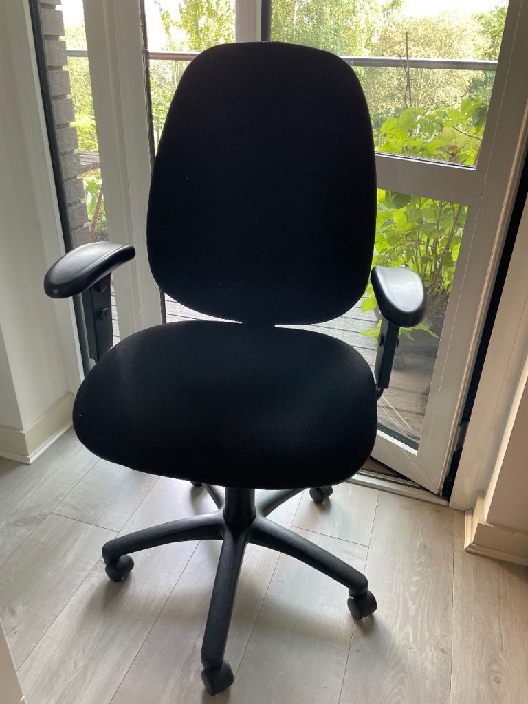 Black Office Chair with Armrests – Good Condition