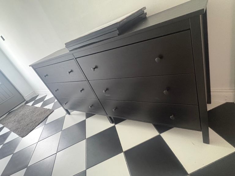 Black Chest of Drawers – Good Condition
