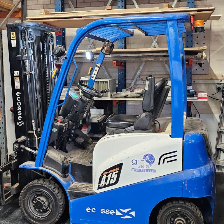 Forklift Truck (Ecosse) Electric . Triple Mast, 1.5 ton, 4.5m lift height.