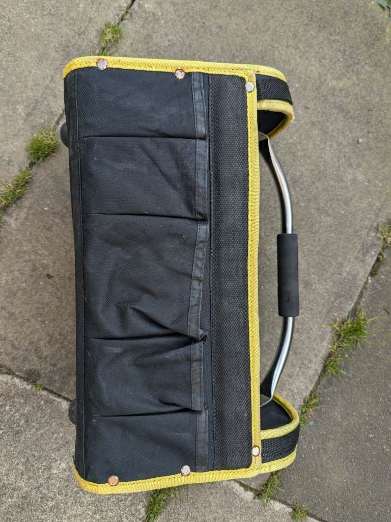 LARGE WORKZONE TOOL BAG TOOLBAG WITH HANDLE AND LOTS OF POCKETS TO STORE TOOLS AS PHOTOS SHOW