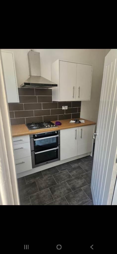 Back to back 2 bedroom fully refurbished