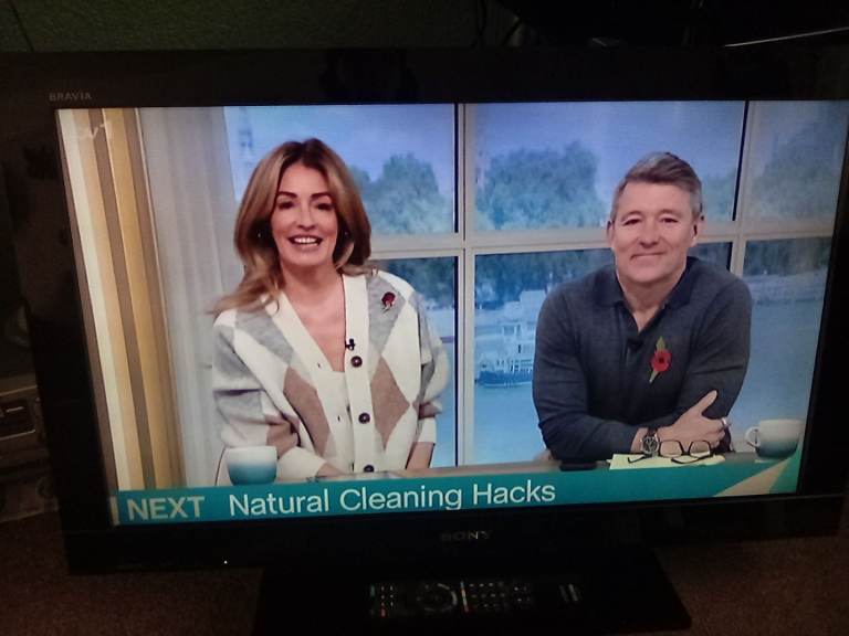 image for SONY 32" FREEVIEW TV WITH REMOTE 