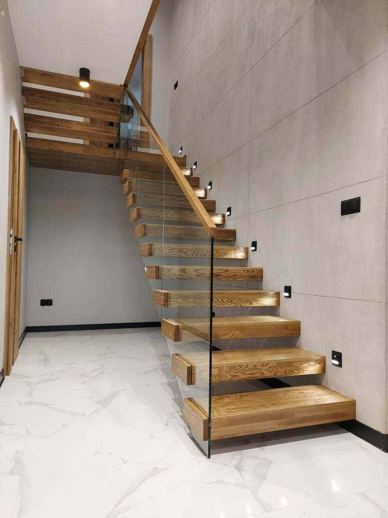 Floating cantilever staircase oak stairs with glass from Poland