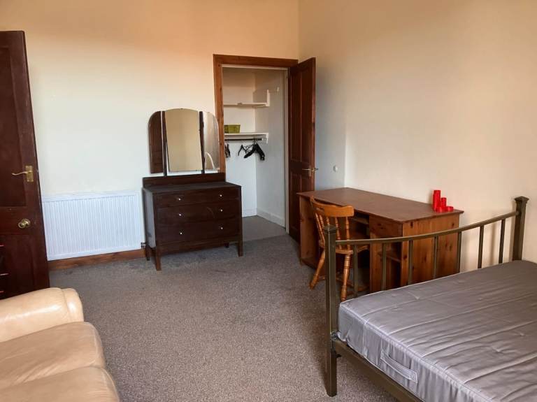 BRIGHT 2 DOUBLE BED TRADITIONAL FLAT — LEITH, NEAR LEITH LINKS | AVAILABLE 1 AUGUST