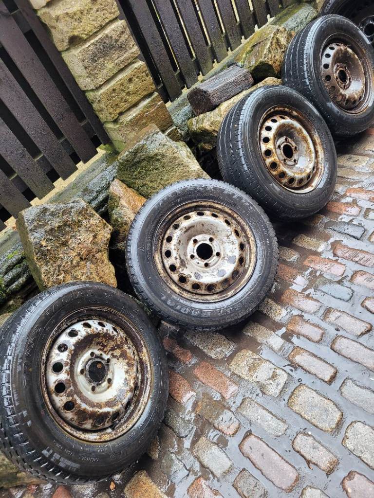 4x wheels and tyres for pre 2014 vauxhall vivaro Renault traffic or Nissan primestar with legal tyre