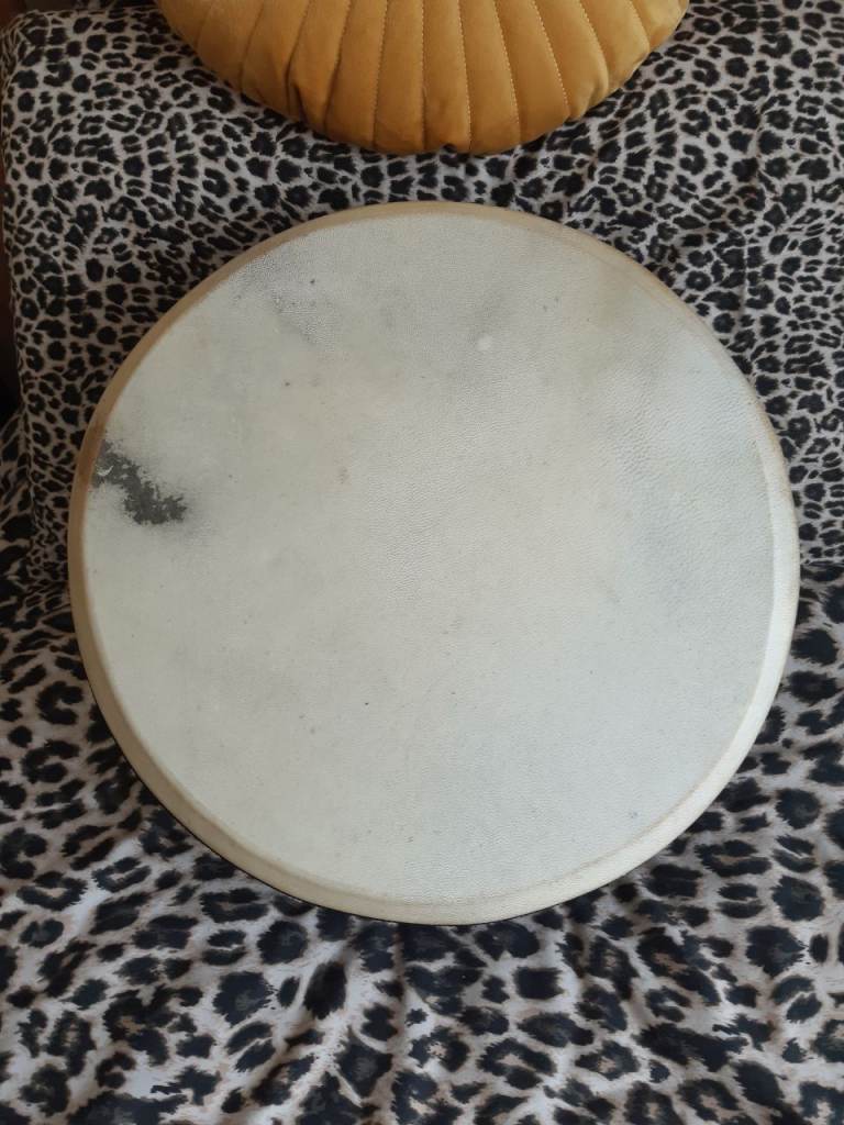 Bodhrán Irish Drum with Beater and Carry Bag – Good Condition