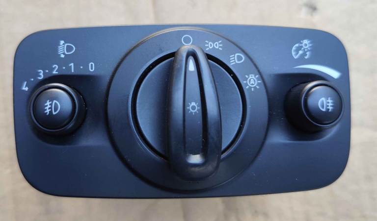                       Ford Mondeo Headlight control switch 8G9T-13A024-CD £10 