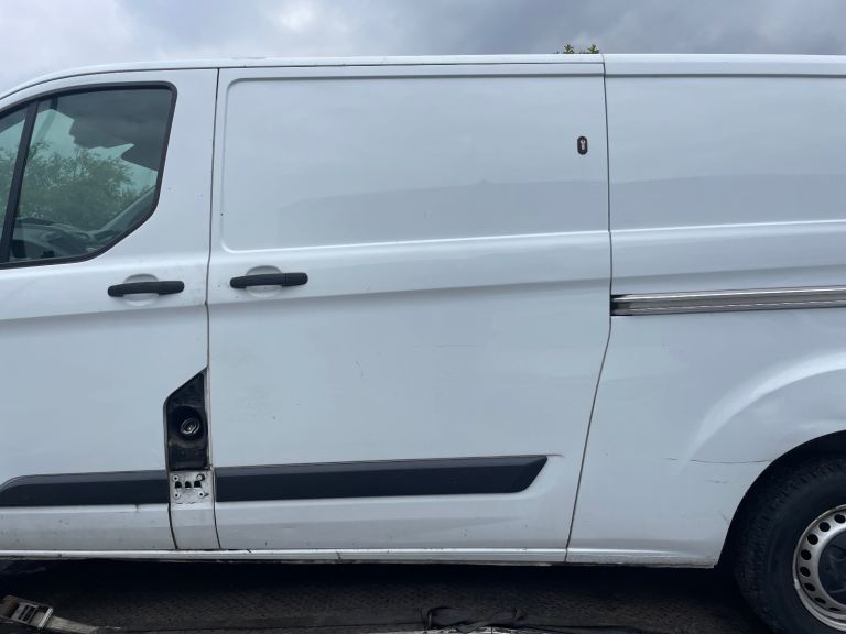 TRANSIT CUSTOM SWB SIDE LOADING DOOR IN FROZEN WHITE 