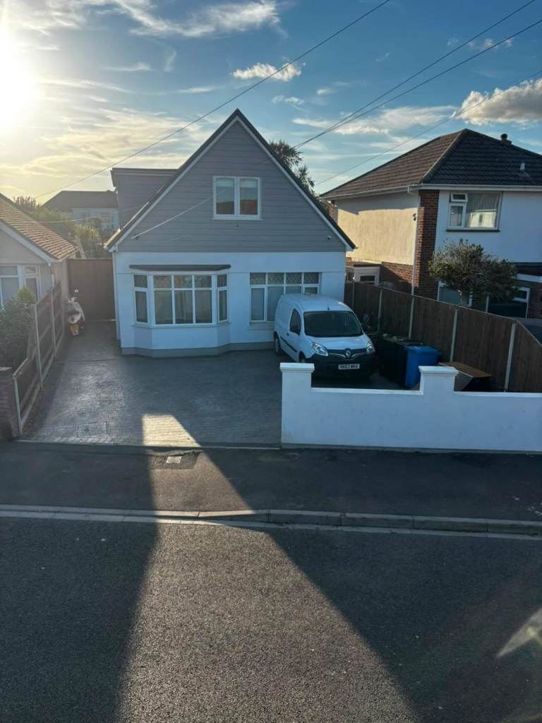 Stunning 5-6 bed detached family home in poole 
