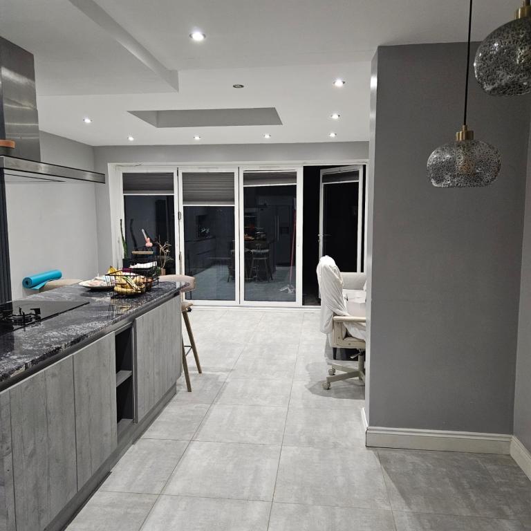 Newly Decorated and Bright 2 Rooms available in Walthamstow...