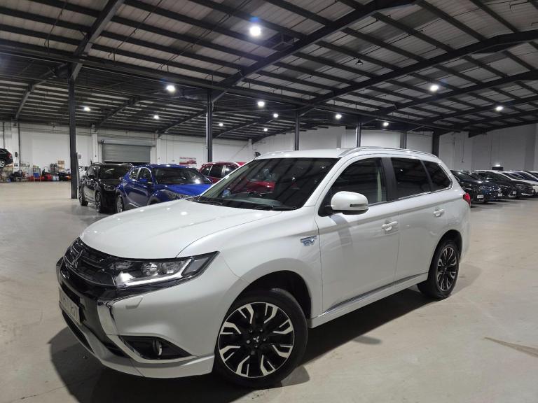 2017 Mitsubishi Outlander 2.0h 12kWh Juro CVT 4WD Euro 6 (s/s) 5dr ESTATE Petrol/Electric Hybrid ...