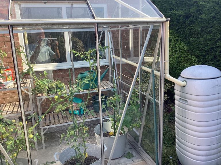 Aluminium Frame Greenhouse – Good Condition