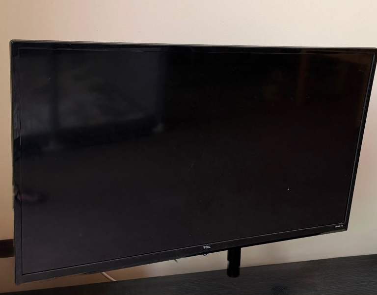 TCL Black Flat 32inch Screen TV – Good Condition-